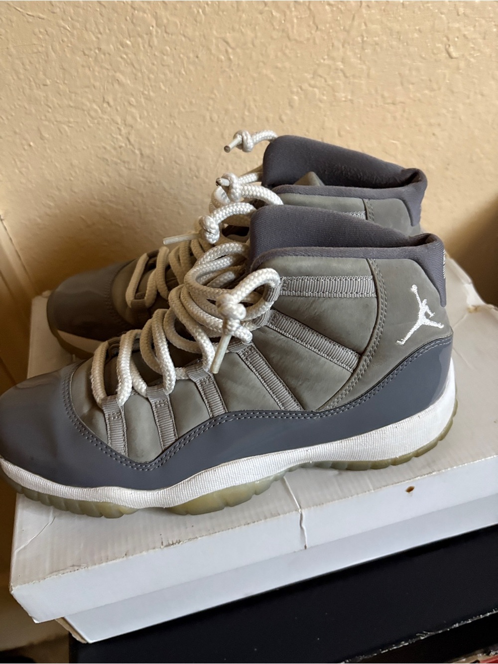 Jordan Air Jordan 11 Men’s Mid Top Lace-Up Athletic Sneakers Gray 378038-005